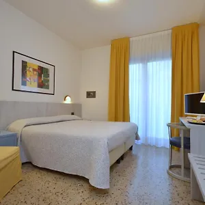 olimpia-hotel-aparthotel.hotelinveneto.com/