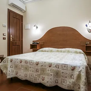 2* Hotel 4 Coronati
